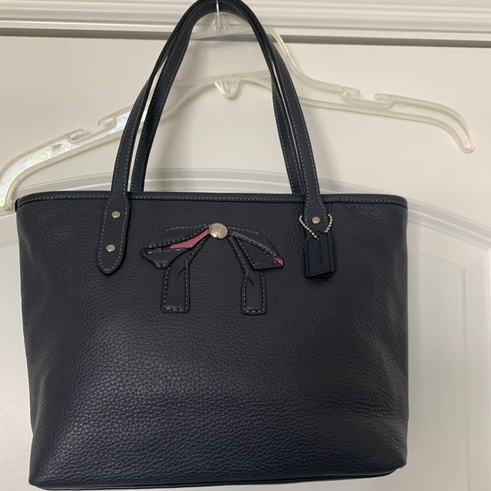 Auth. NWOT Coach Women’s Midnight Leather Bow Mini City Zip Tote 28988